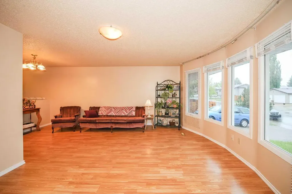 3911 57 Street Camrose AB T4V 3H6
