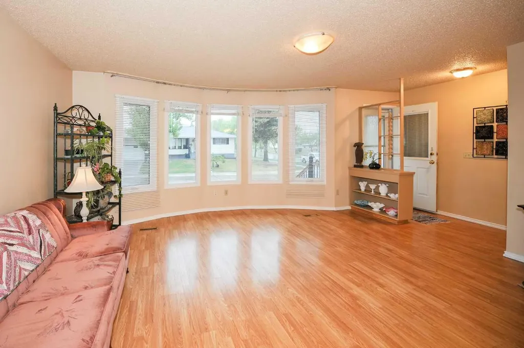 3911 57 Street Camrose AB T4V 3H6