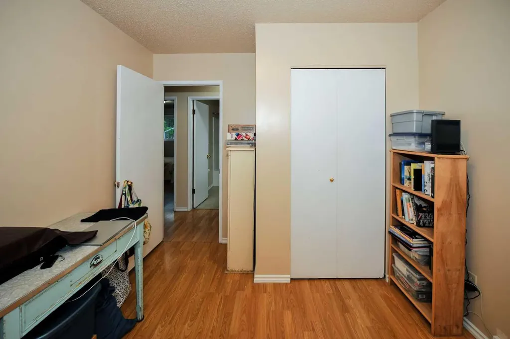 3911 57 Street Camrose AB T4V 3H6