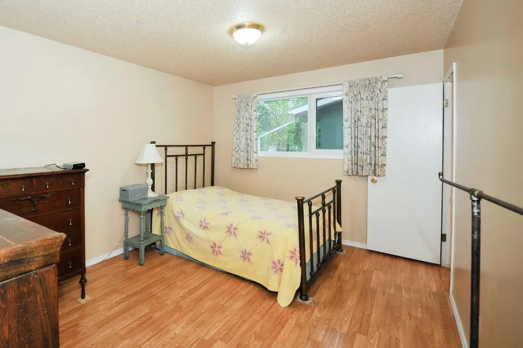 3911 57 Street Camrose AB T4V 3H6