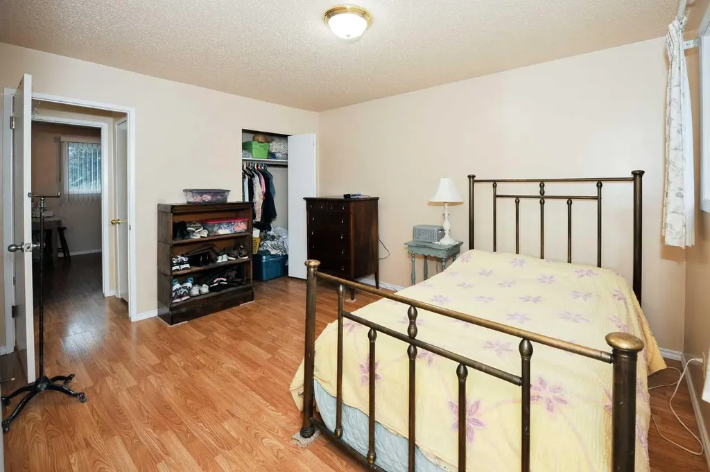 3911 57 Street Camrose AB T4V 3H6