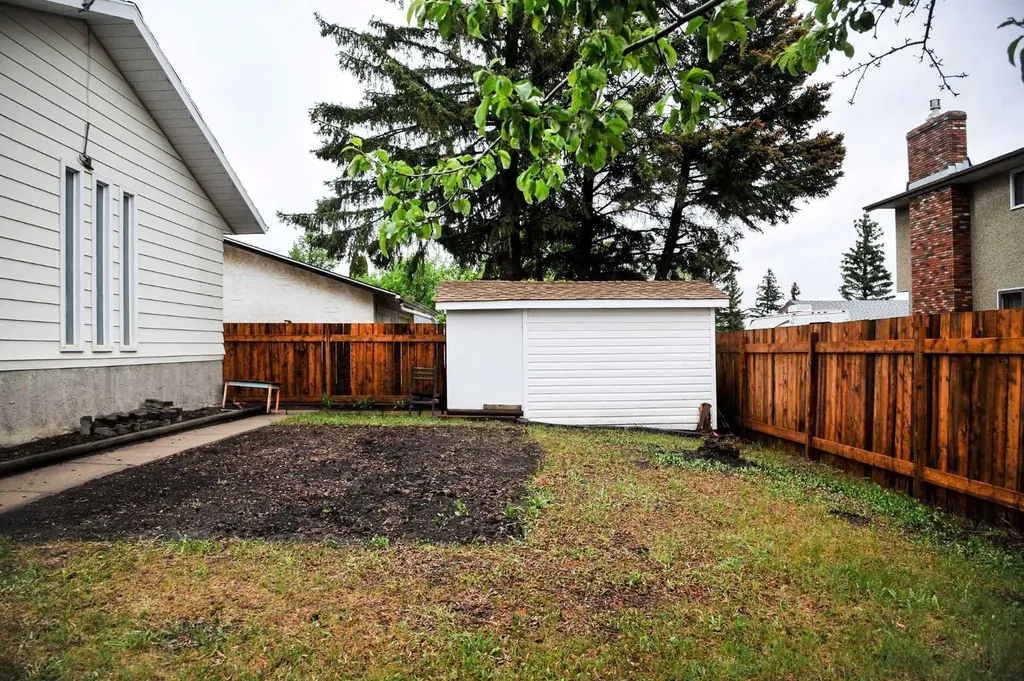3911 57 Street Camrose AB T4V 3H6
