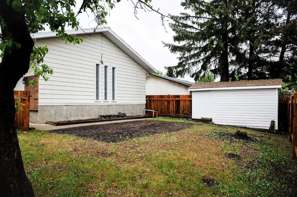 3911 57 Street Camrose AB T4V 3H6