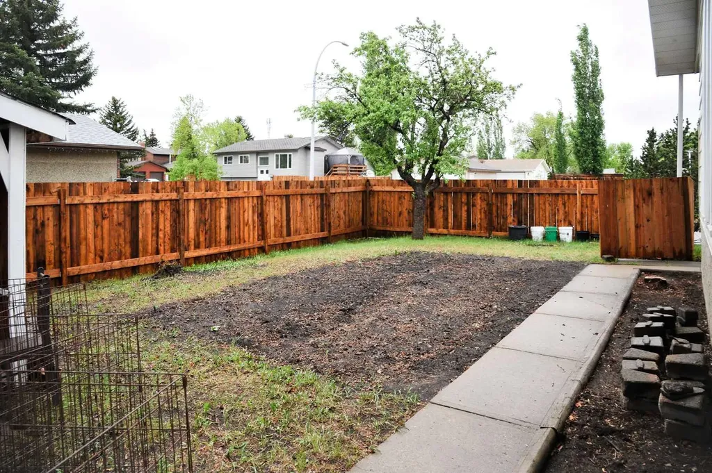 3911 57 Street Camrose AB T4V 3H6