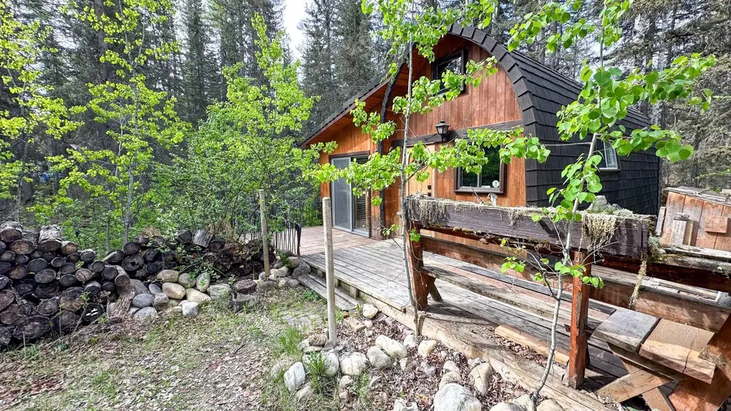5227 Township Road 320 Rural Mountain View County AB T0M1X0