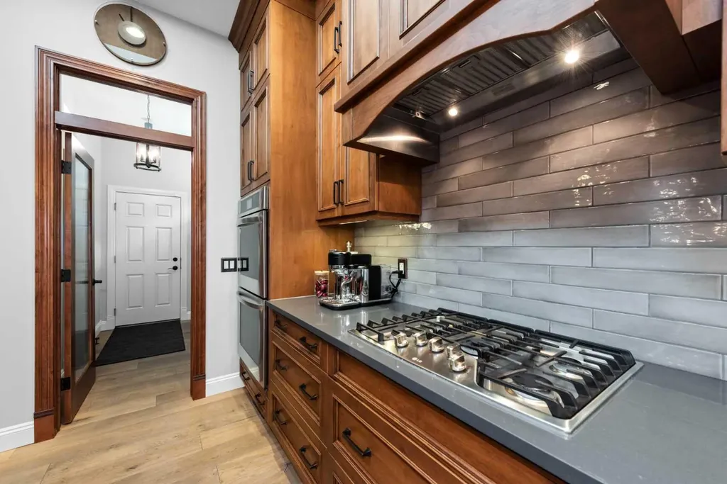120 Elgin Estates View SE Calgary AB T2Z 0N7