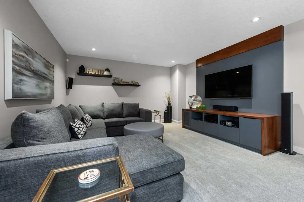 120 Elgin Estates View SE Calgary AB T2Z 0N7