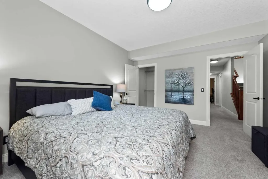 120 Elgin Estates View SE Calgary AB T2Z 0N7