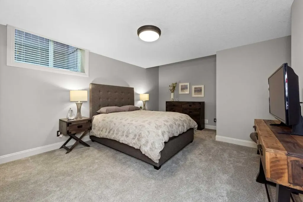 120 Elgin Estates View SE Calgary AB T2Z 0N7