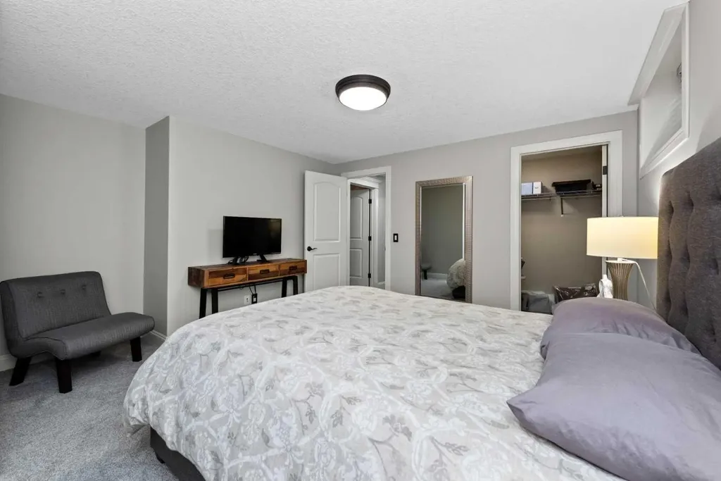 120 Elgin Estates View SE Calgary AB T2Z 0N7