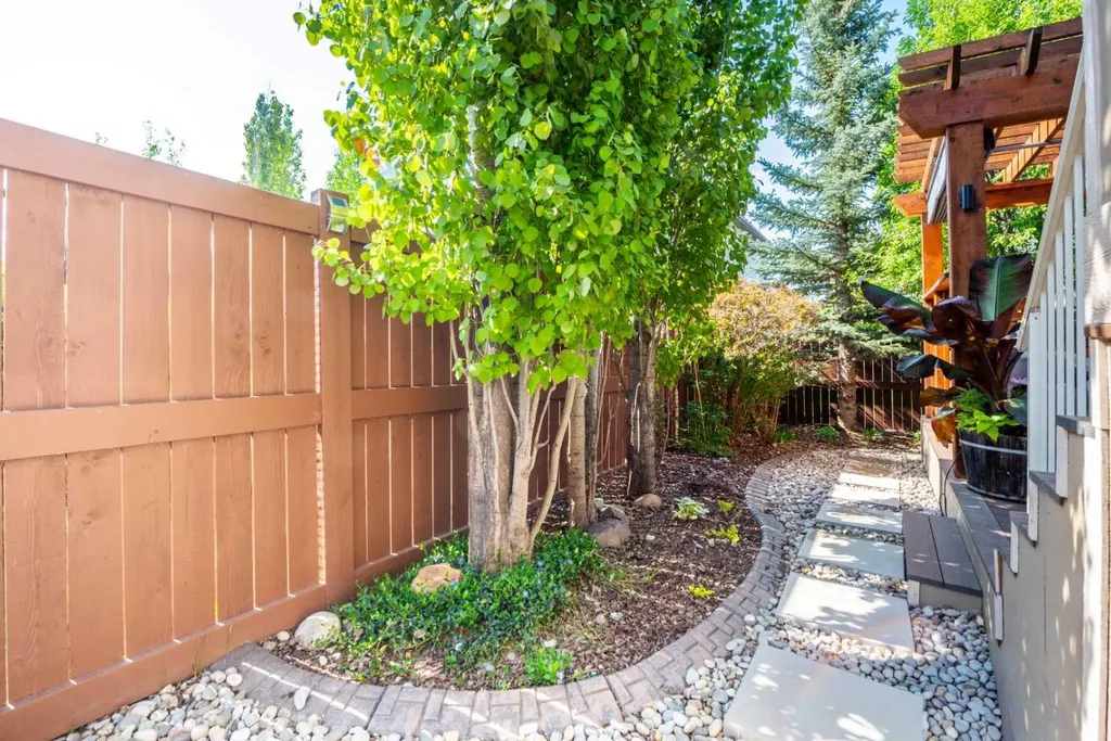 120 Elgin Estates View SE Calgary AB T2Z 0N7