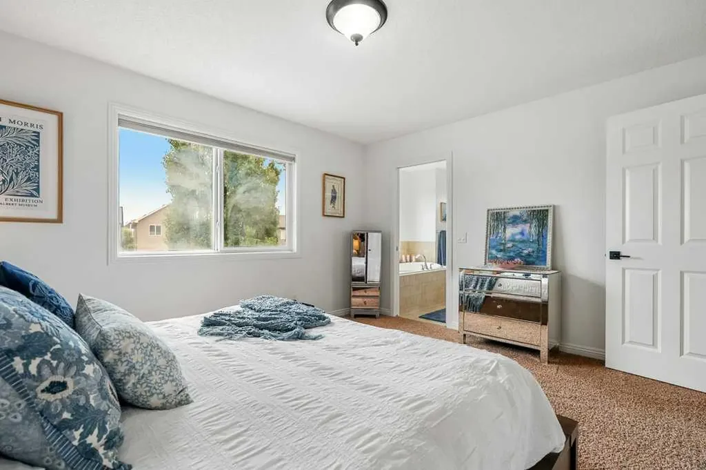 262 Autumn Circle SE Calgary AB T3M 0J8