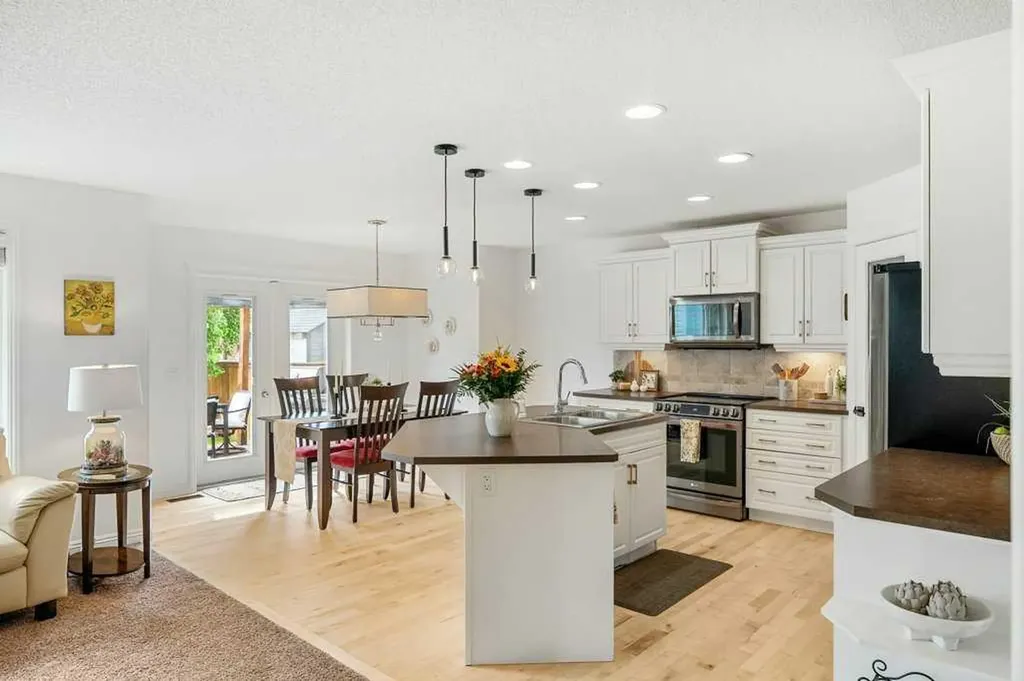 262 Autumn Circle SE Calgary AB T3M 0J8
