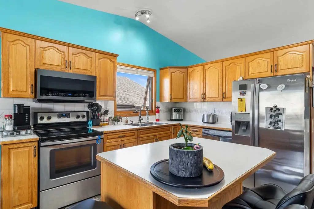10 Kingston Drive Red Deer AB T4P 3P9