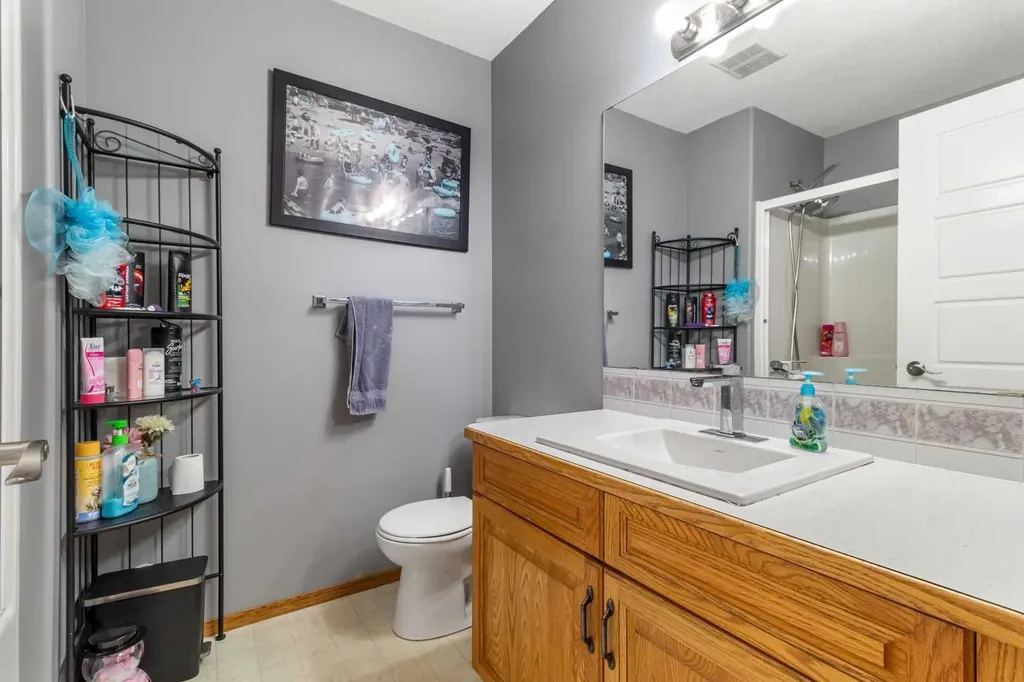 10 Kingston Drive Red Deer AB T4P 3P9