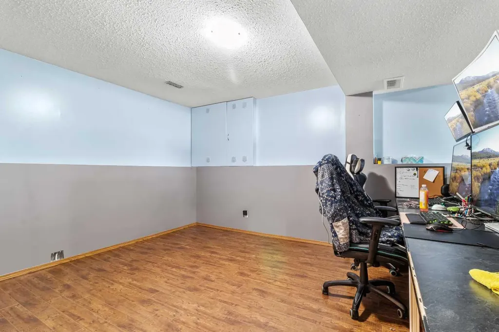 10 Kingston Drive Red Deer AB T4P 3P9