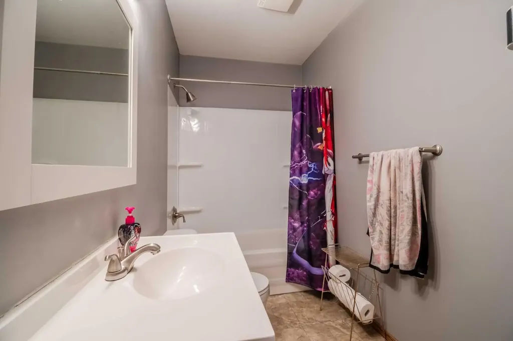 10 Kingston Drive Red Deer AB T4P 3P9