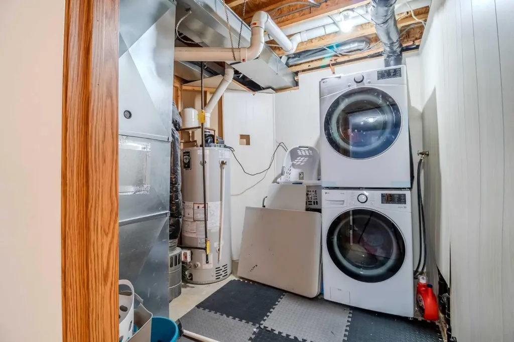 10 Kingston Drive Red Deer AB T4P 3P9