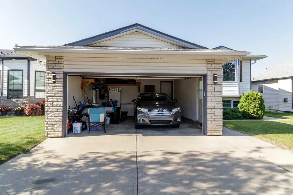 10 Kingston Drive Red Deer AB T4P 3P9