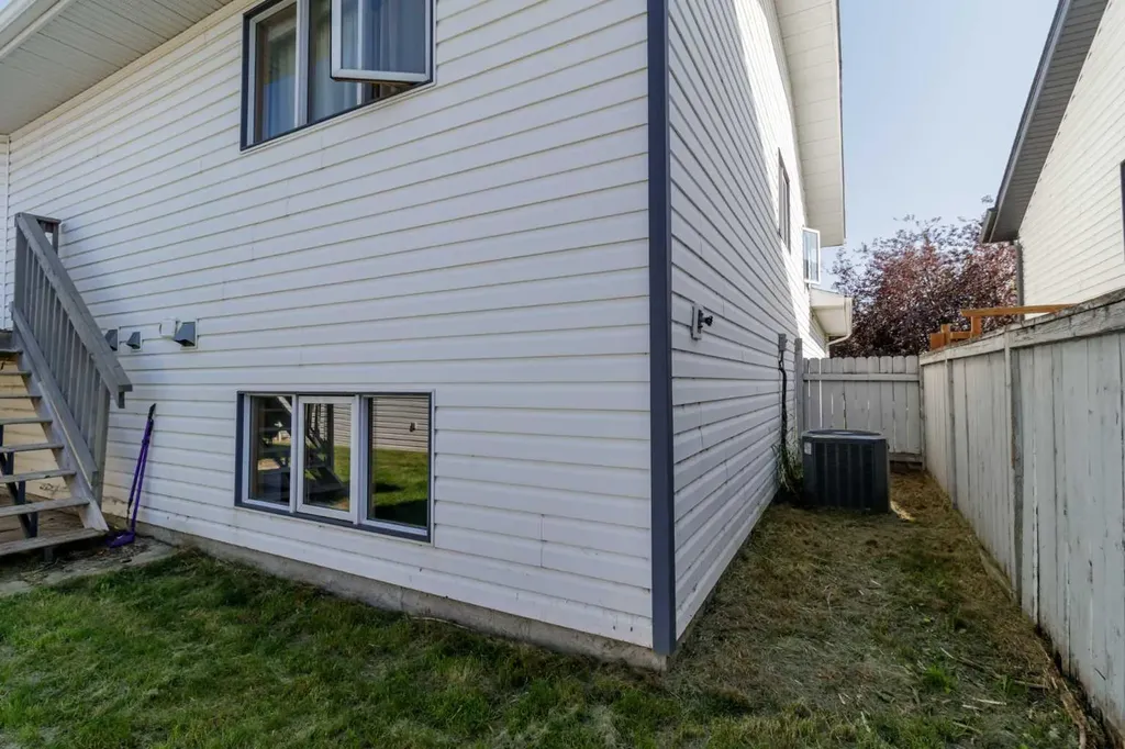 10 Kingston Drive Red Deer AB T4P 3P9