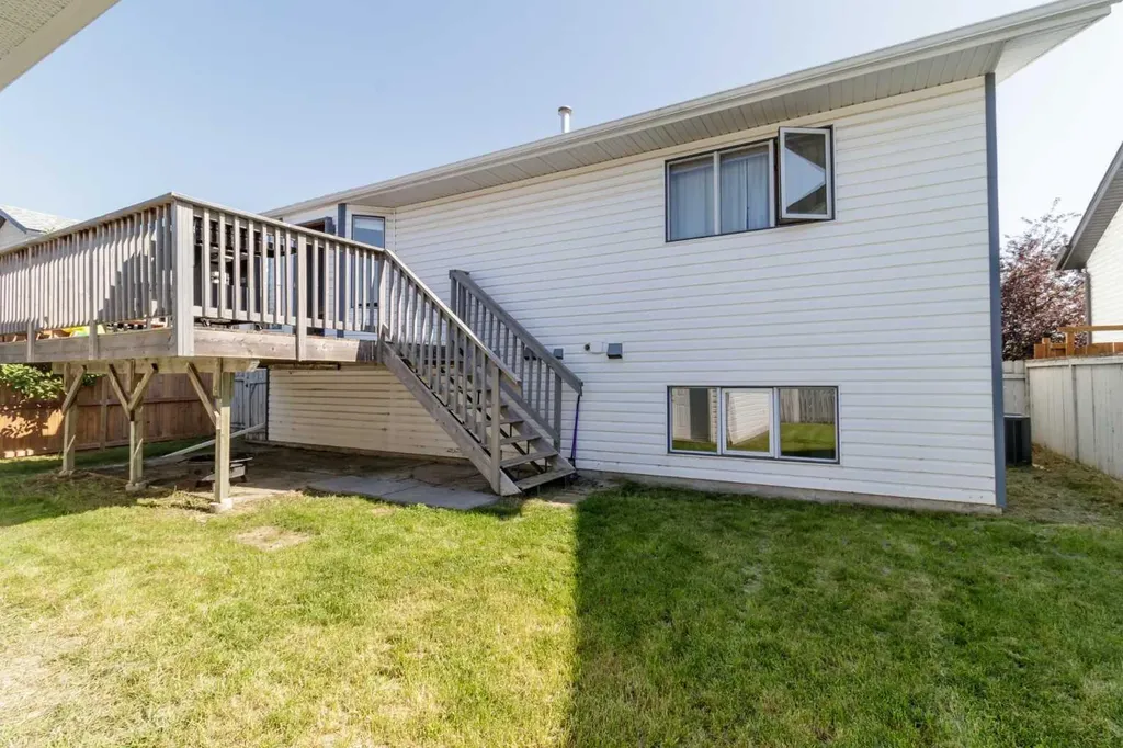 10 Kingston Drive Red Deer AB T4P 3P9