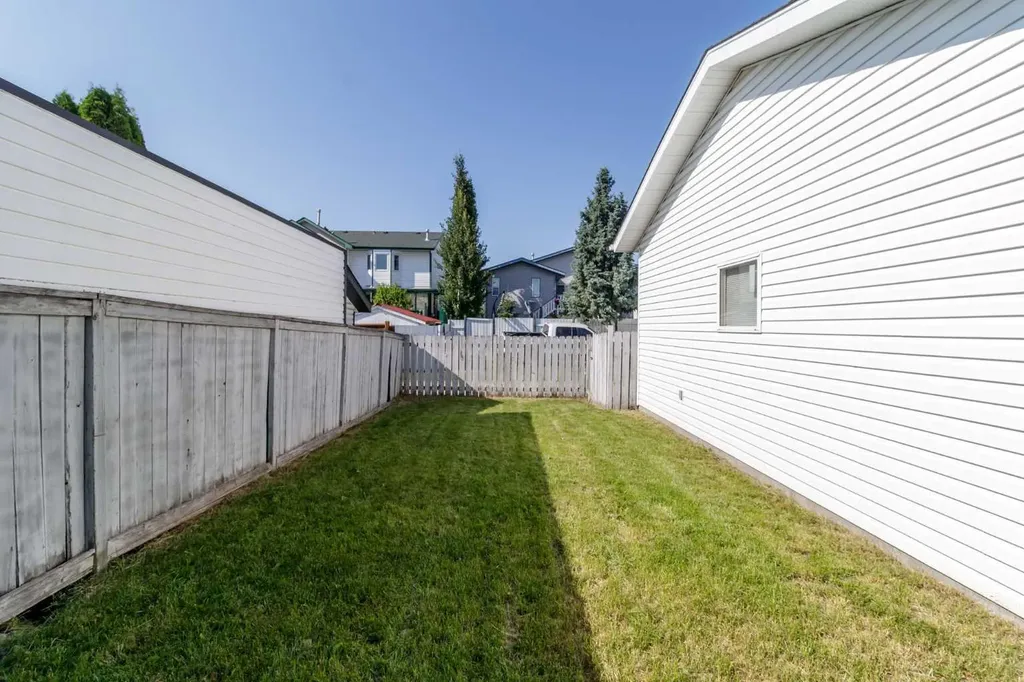 10 Kingston Drive Red Deer AB T4P 3P9