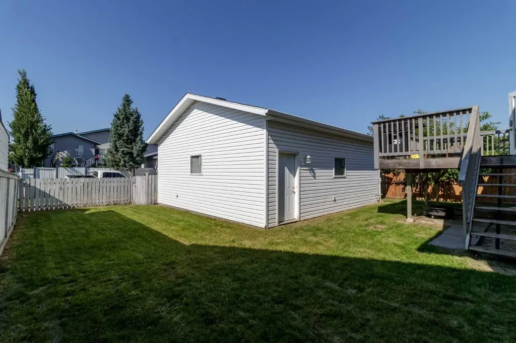 10 Kingston Drive Red Deer AB T4P 3P9