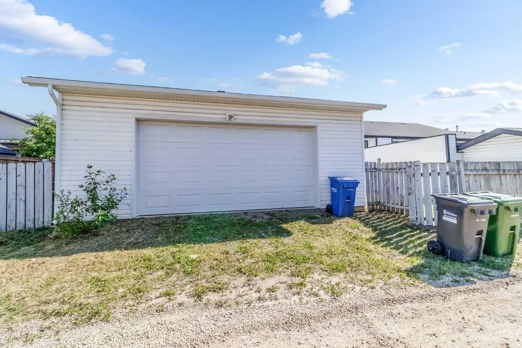 10 Kingston Drive Red Deer AB T4P 3P9