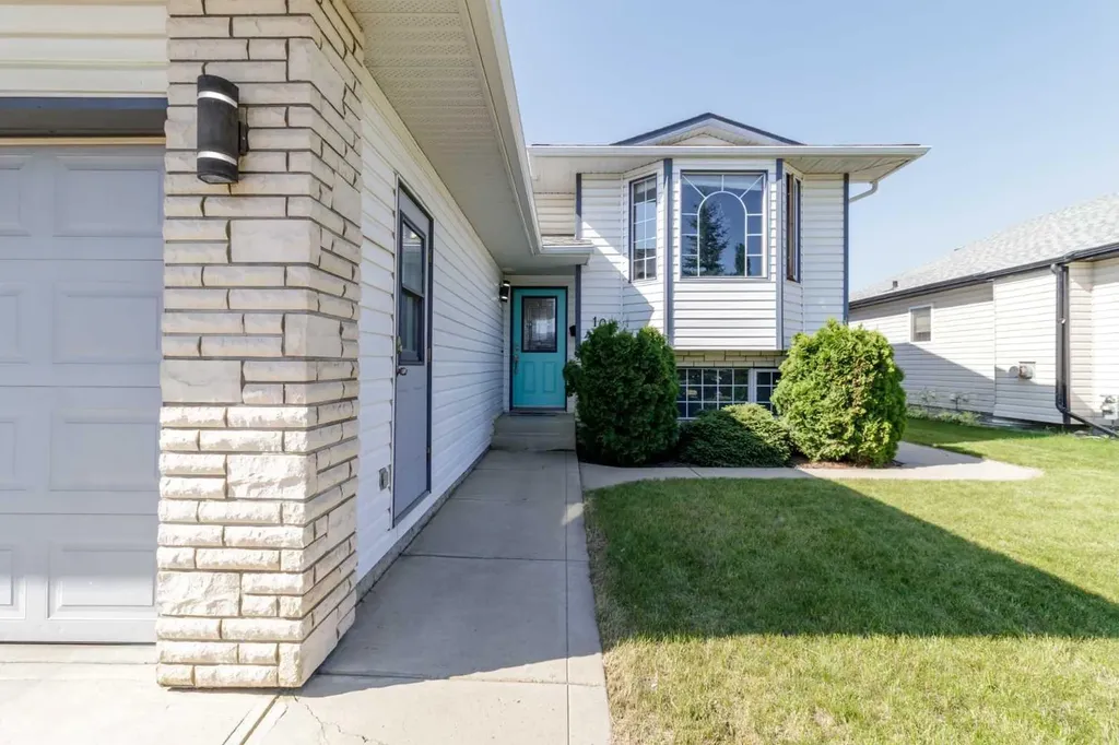 10 Kingston Drive Red Deer AB T4P 3P9