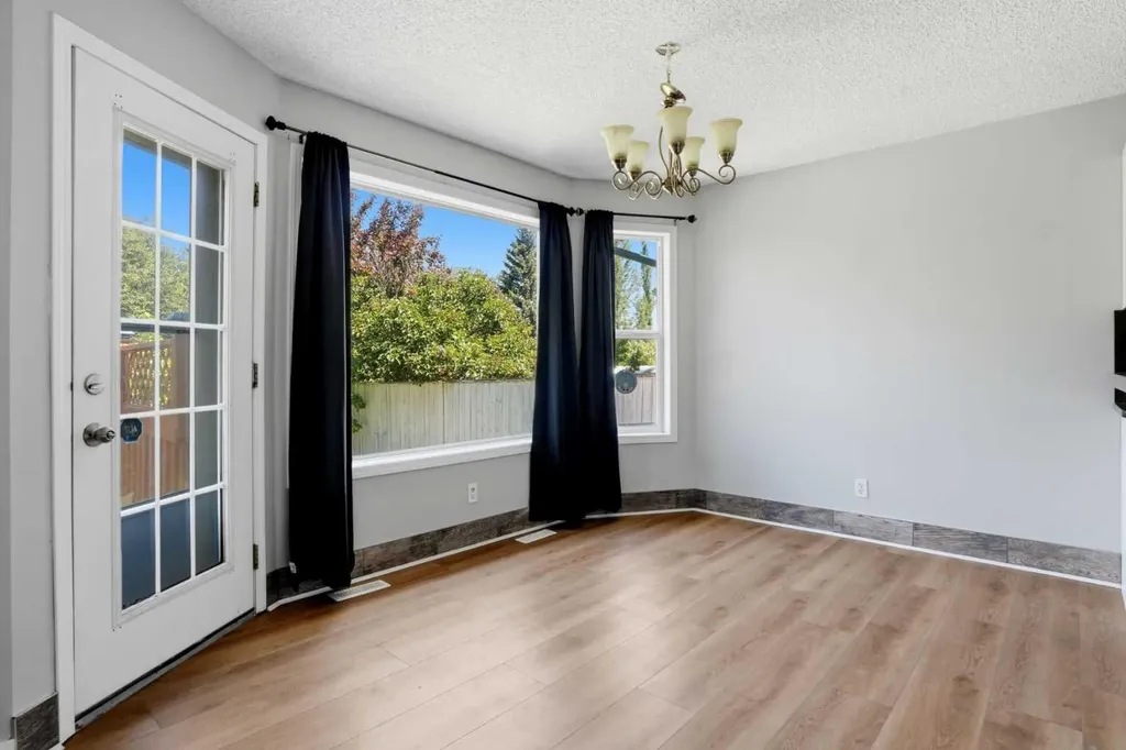 141 Shannon Square SW Calgary AB T2Y 4K3