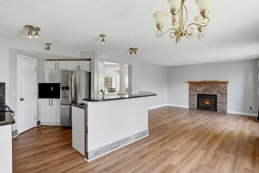 141 Shannon Square SW Calgary AB T2Y 4K3