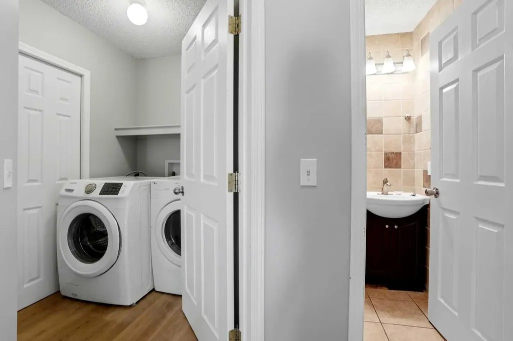 141 Shannon Square SW Calgary AB T2Y 4K3