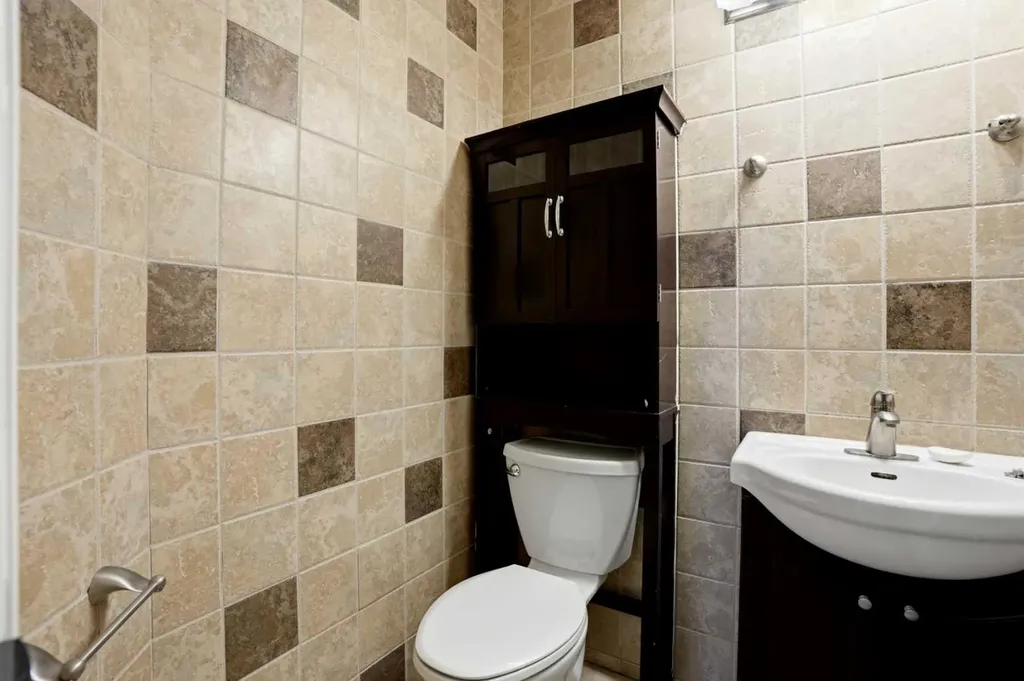 141 Shannon Square SW Calgary AB T2Y 4K3