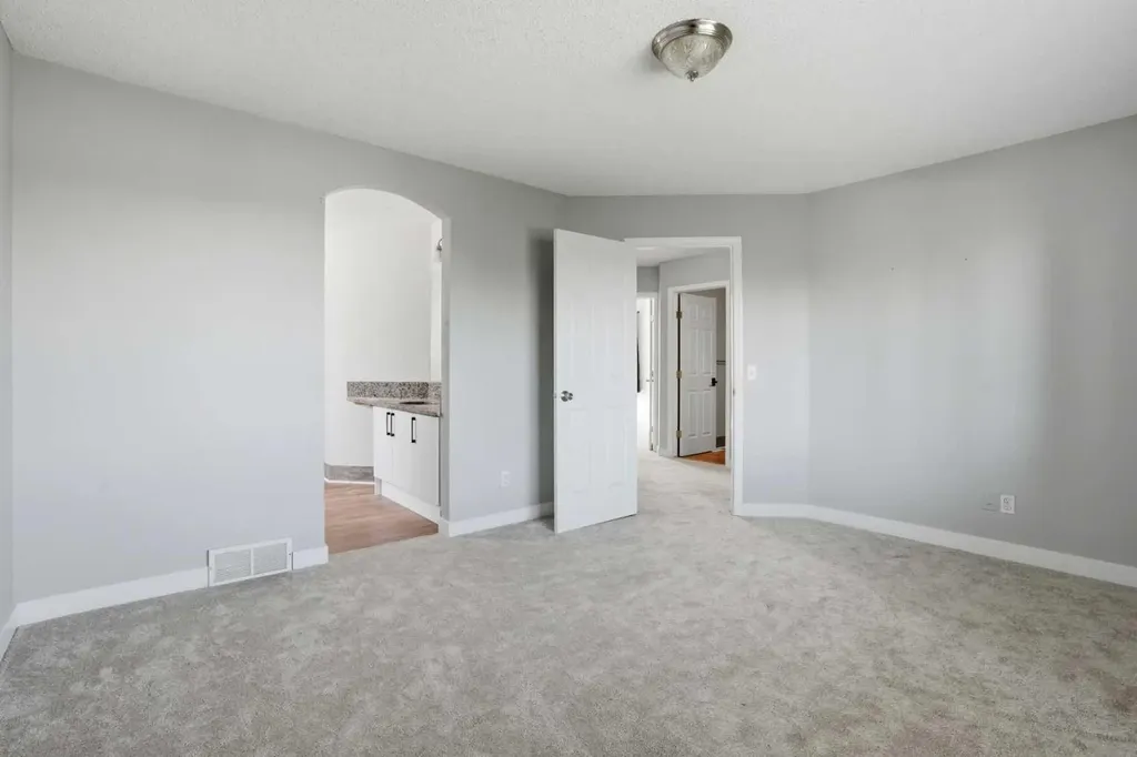 141 Shannon Square SW Calgary AB T2Y 4K3