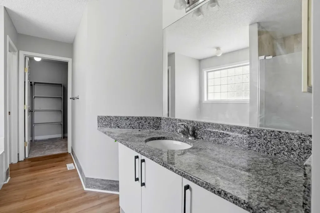 141 Shannon Square SW Calgary AB T2Y 4K3