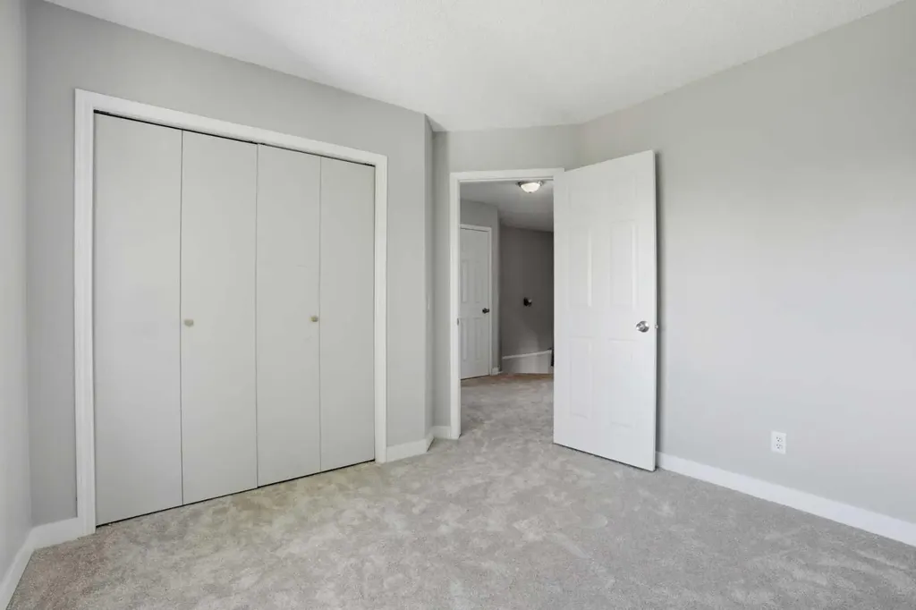 141 Shannon Square SW Calgary AB T2Y 4K3