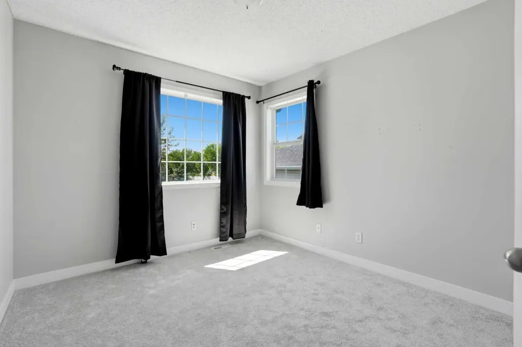141 Shannon Square SW Calgary AB T2Y 4K3