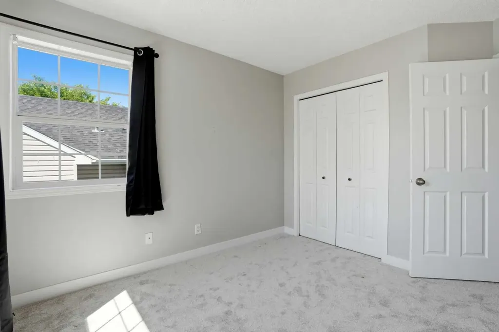 141 Shannon Square SW Calgary AB T2Y 4K3