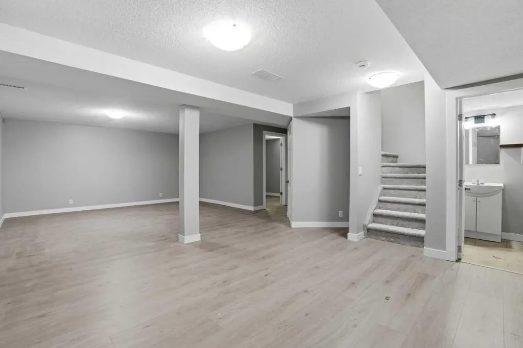 141 Shannon Square SW Calgary AB T2Y 4K3