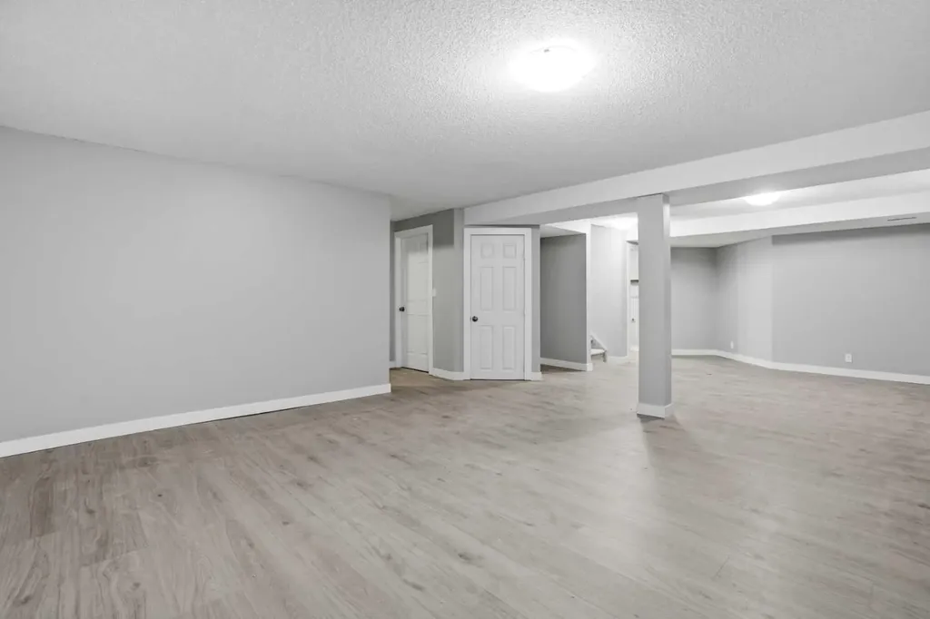 141 Shannon Square SW Calgary AB T2Y 4K3