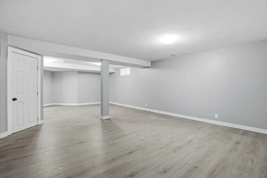 141 Shannon Square SW Calgary AB T2Y 4K3