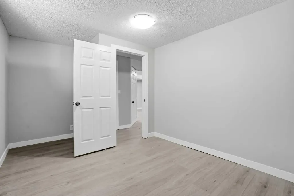 141 Shannon Square SW Calgary AB T2Y 4K3