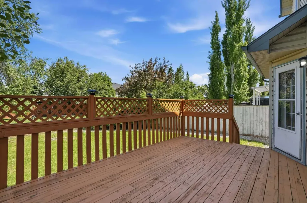 141 Shannon Square SW Calgary AB T2Y 4K3