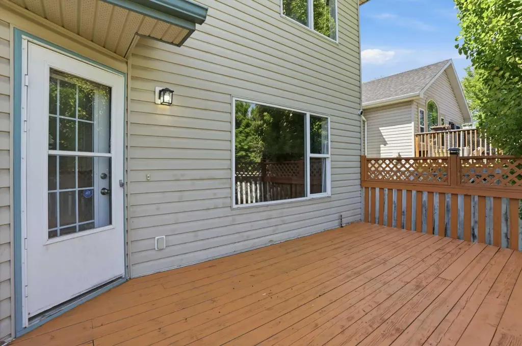 141 Shannon Square SW Calgary AB T2Y 4K3