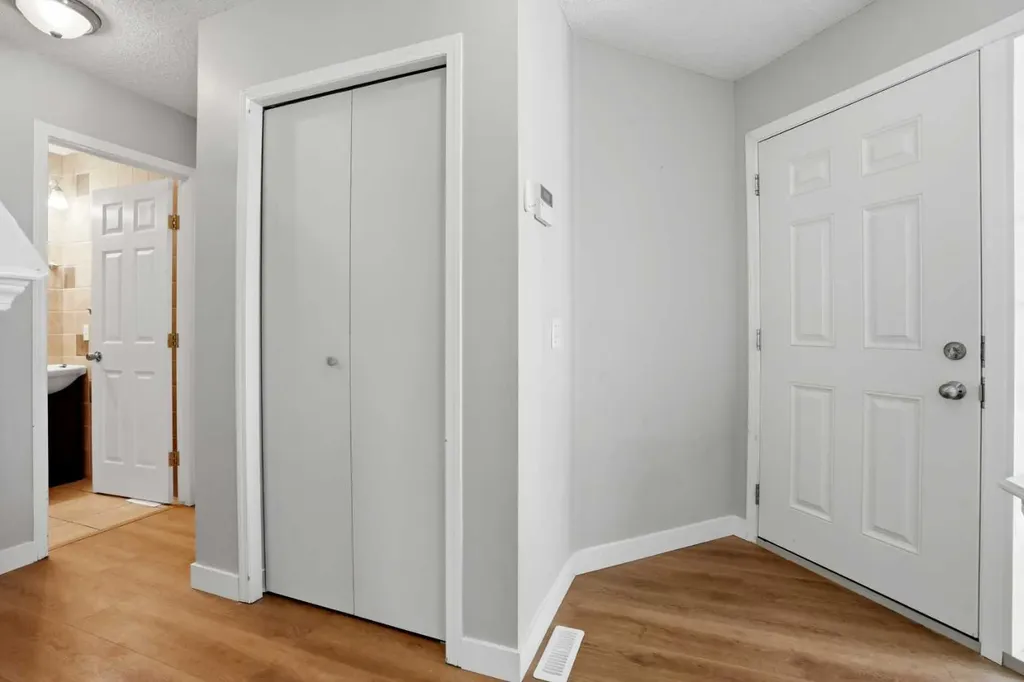 141 Shannon Square SW Calgary AB T2Y 4K3