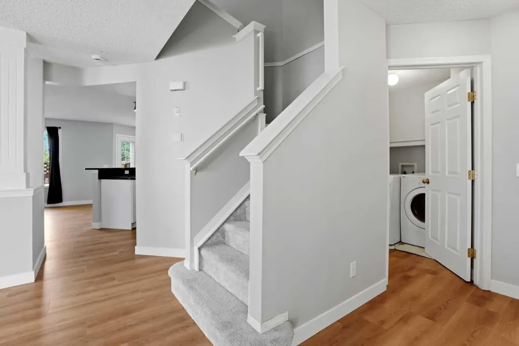 141 Shannon Square SW Calgary AB T2Y 4K3