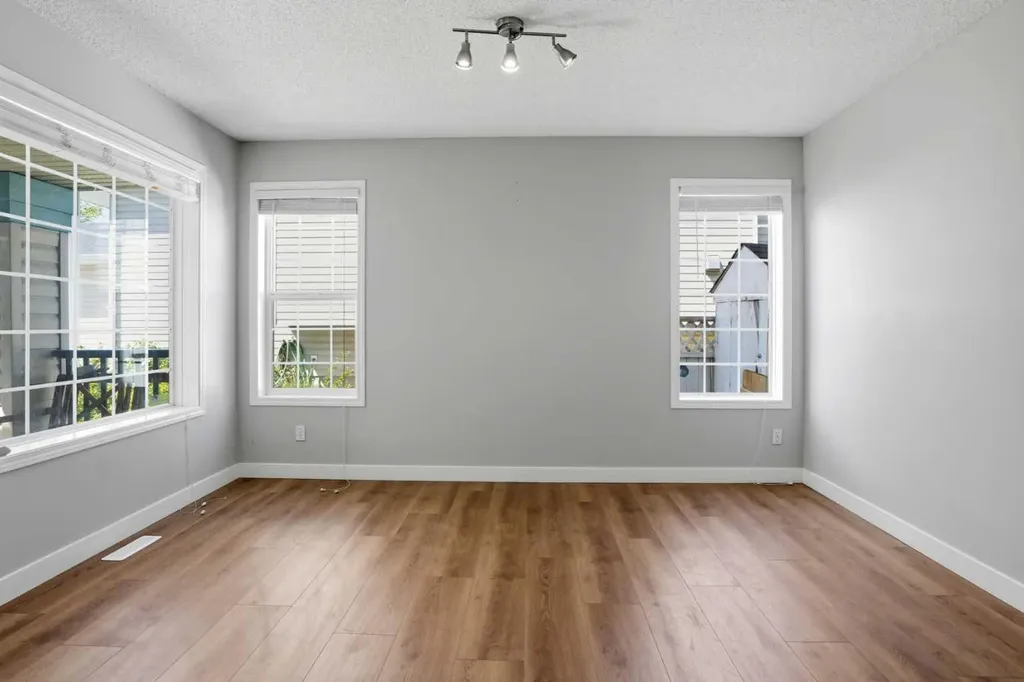 141 Shannon Square SW Calgary AB T2Y 4K3
