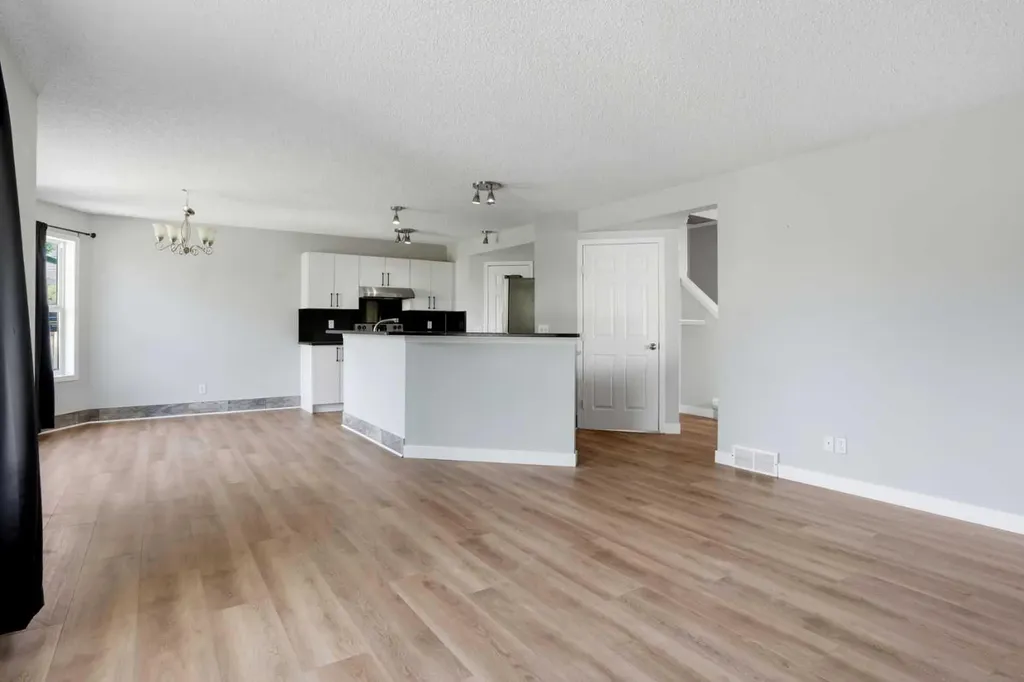 141 Shannon Square SW Calgary AB T2Y 4K3