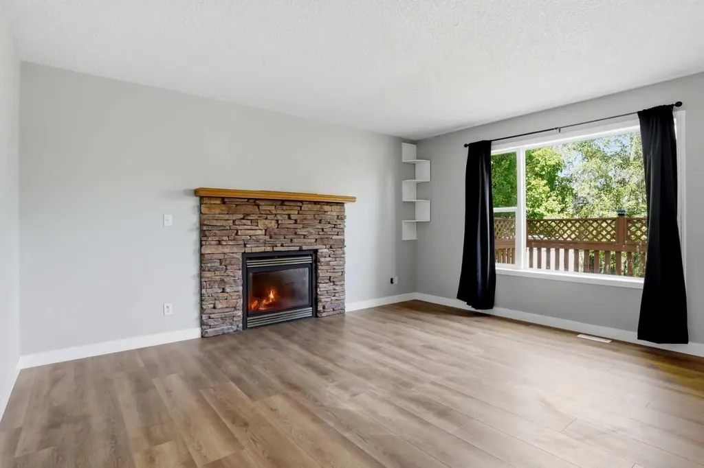 141 Shannon Square SW Calgary AB T2Y 4K3