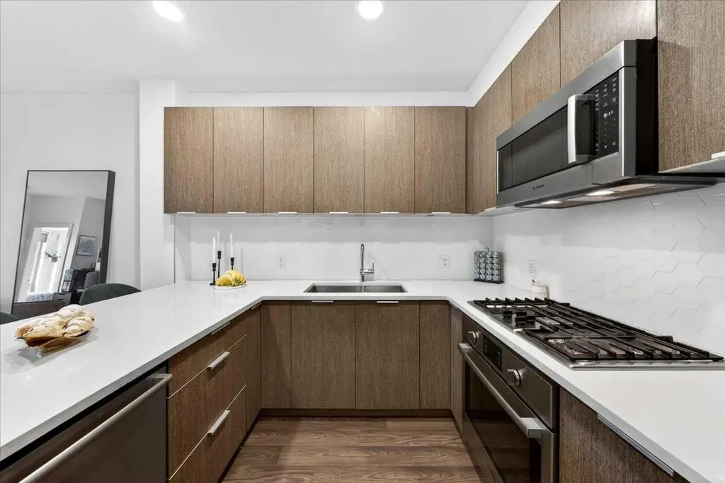 823 5 Avenue NW Calgary AB T2N0R5